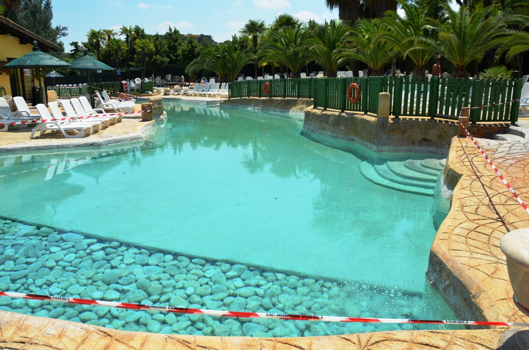 Piscine di via del Barco: abusi ed inquinamento, il Comune “sigilla” i laghetti