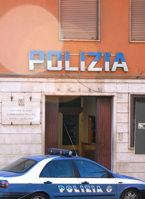 Tivoli: armati di pistola rapinano supermercato