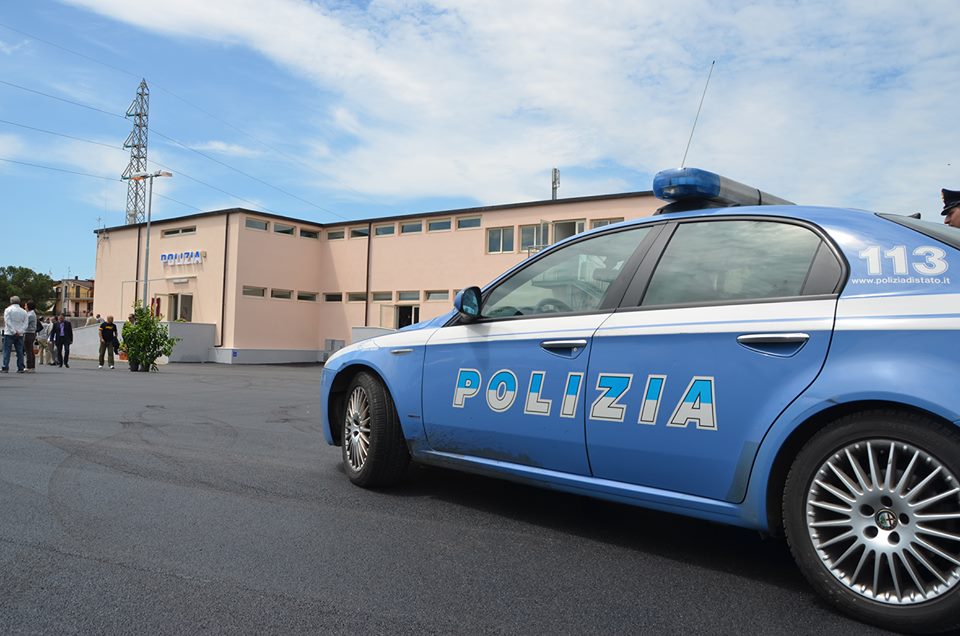 Villalba, entra ubriaco in un bar e aggredisce anche i poliziotti
