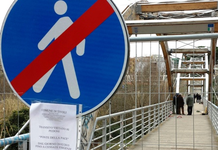 Tivoli: ponte della Pace riaperto a tempo di record, ora si valuteranno i danni