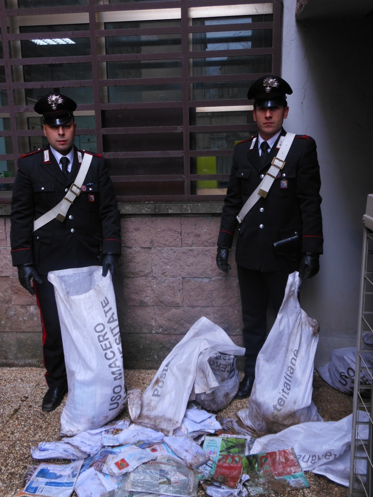 Agosta, postino pigro nasconde oltre 200 chili di posta