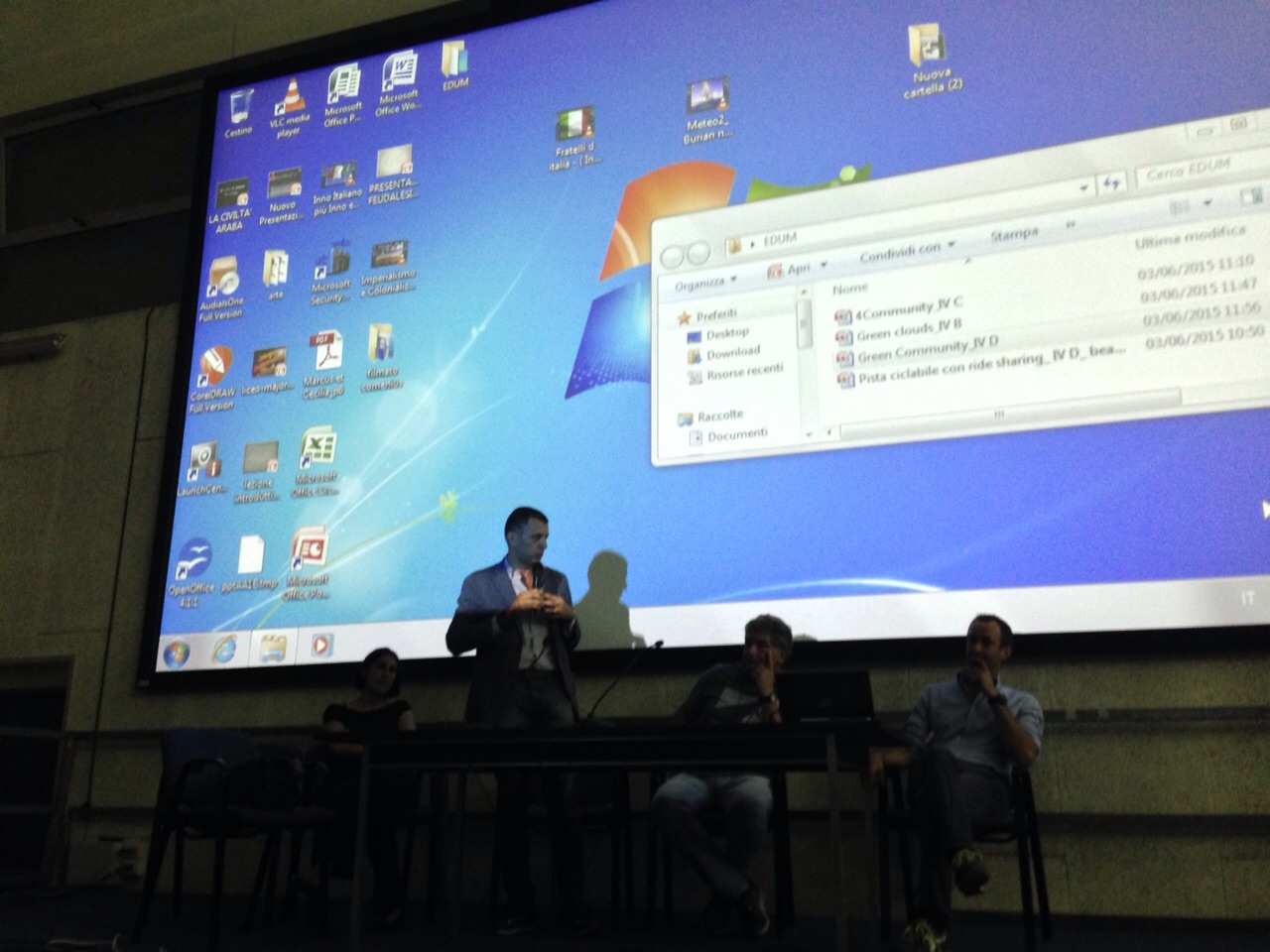 Studenti al lavoro per progettare una Città migliore