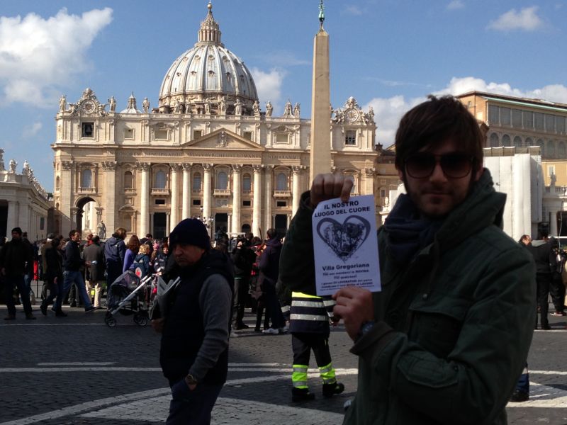 Da Gregorio XVI a Benedetto XVI, i ragazzi di Villa Gregoriana protestano al Vaticano