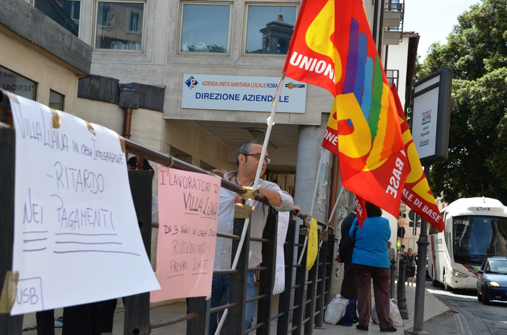 Tivoli: sotto l’Asl la protesta dei lavoratori di Villa Luana