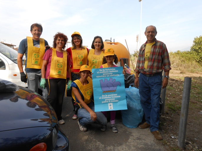 Tivoli Terme: grandi pulizie accanto alla scuola media con Legambiente ed  i genitori