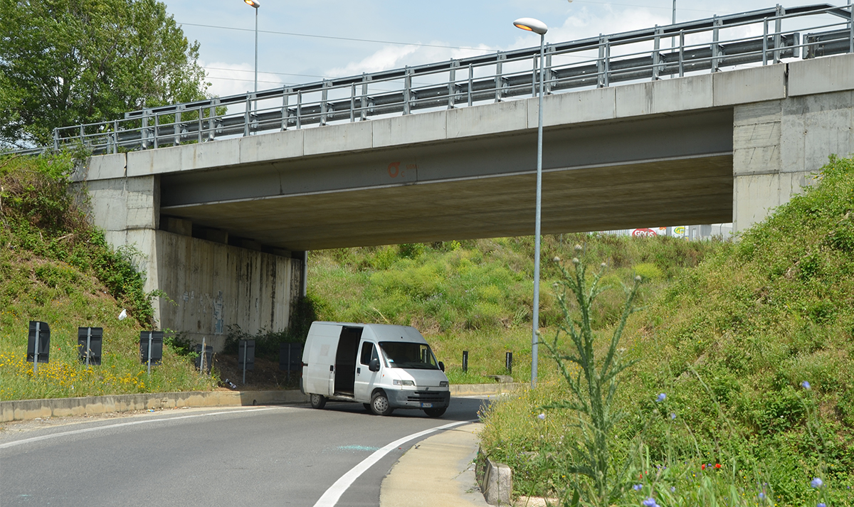 Rapina fuori al Car: migliora la vittima. Solidarietà dai vertici del Mercato