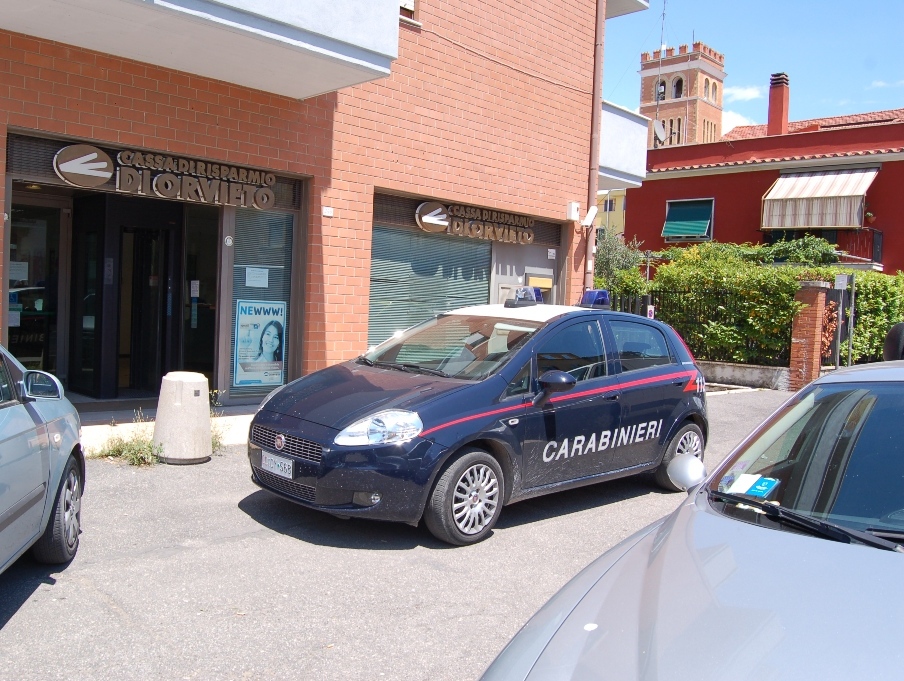 Tivoli Terme: rapina a mano armata alla Cassa di Risparmio di Orvieto
