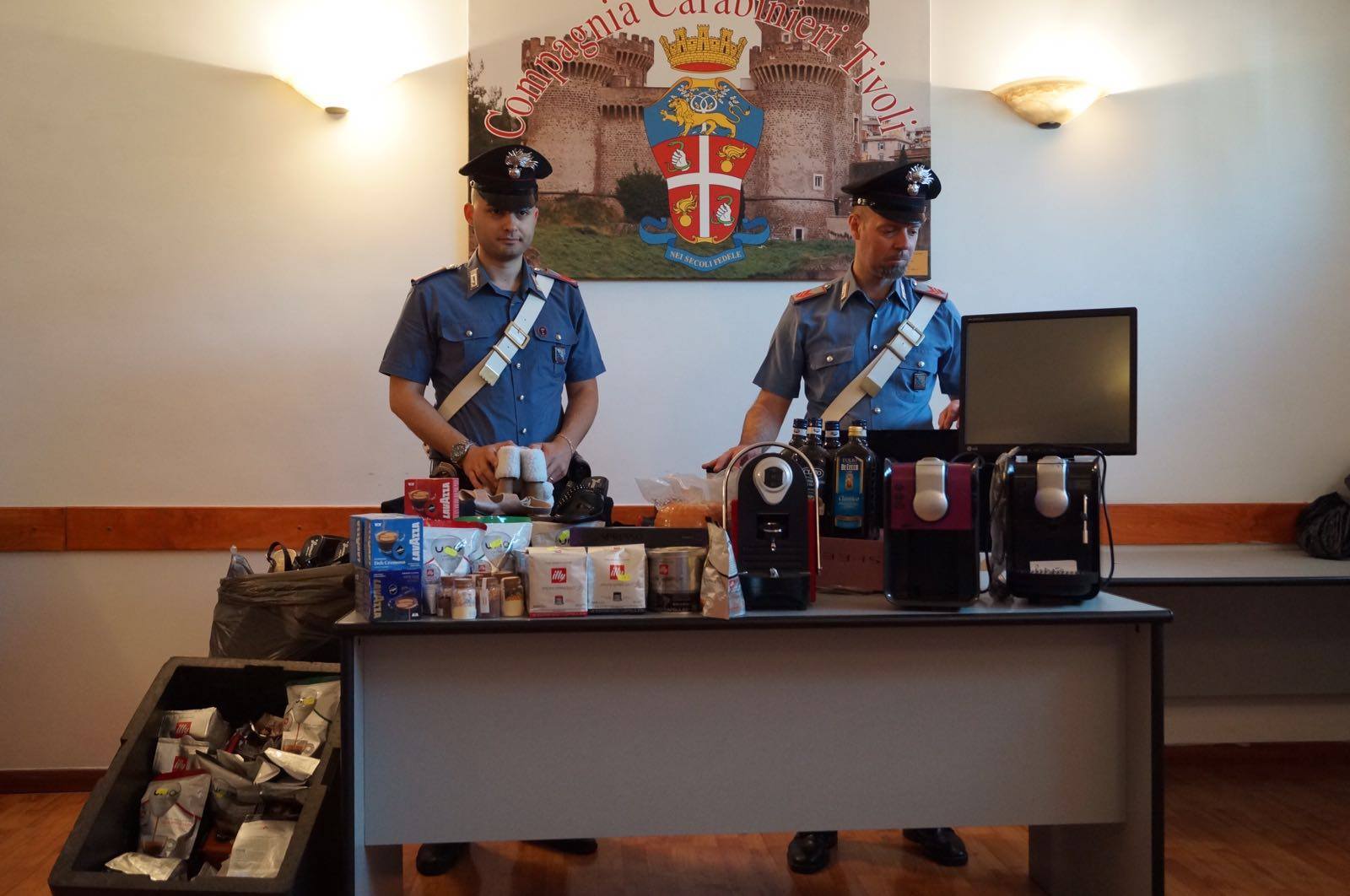 Scoperta mansarda occupata, dentro c’era la refurtiva di furti in 4 negozi