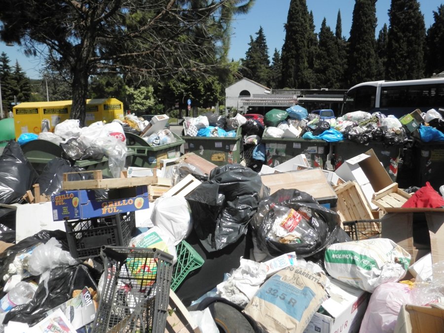 Emergenza rifiuti: interrogazione al ministro dell’Interno e dell’Ambiente