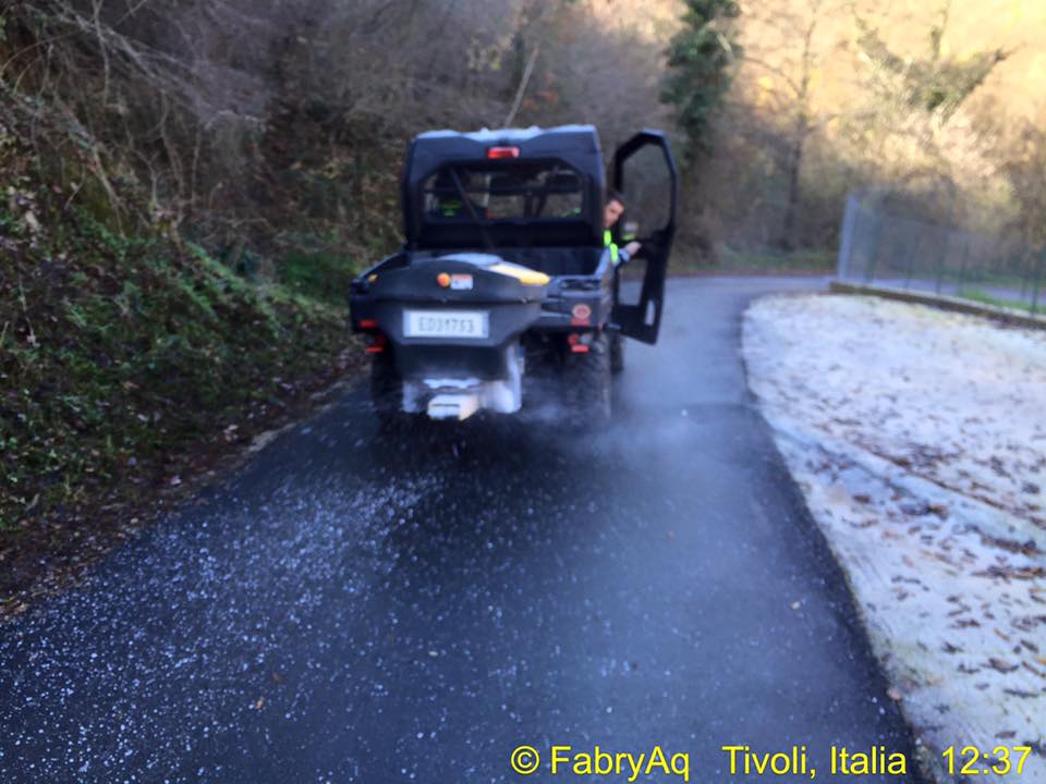 Spargisale in azione a Tivoli, pronte le scorte di sale