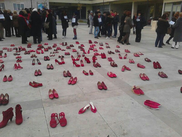 Guidonia: scarpette rosse contro la violenza di genere