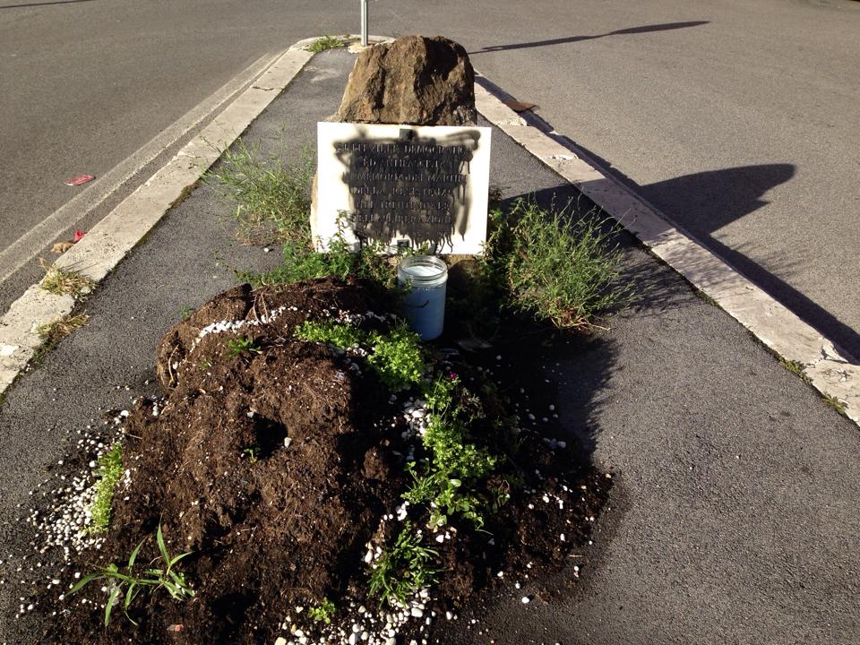 Imbrattata la targa antifascista, chiesto intervento del Comune