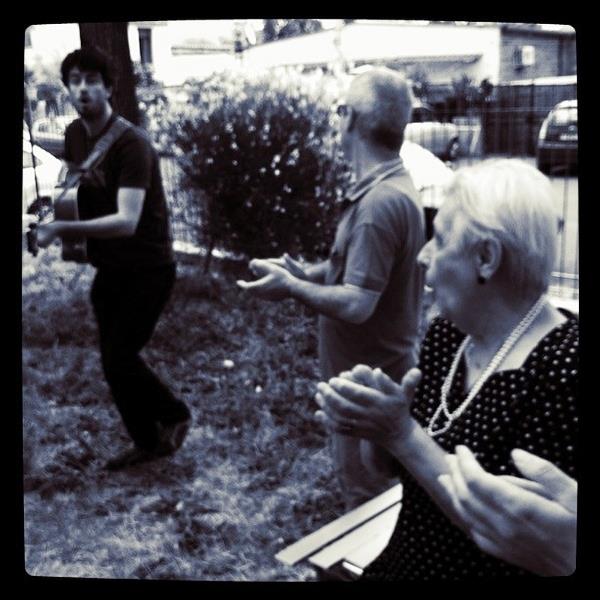 I parcheggi sono piazze. Il figlio di Fabrizio e l’amichetto suo.