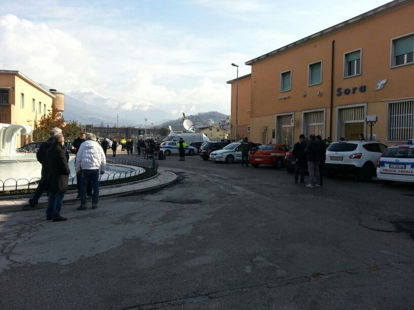 Terremoto, paura e nessun danno. Numeri di emergenza e facebook: caccia alle notizie