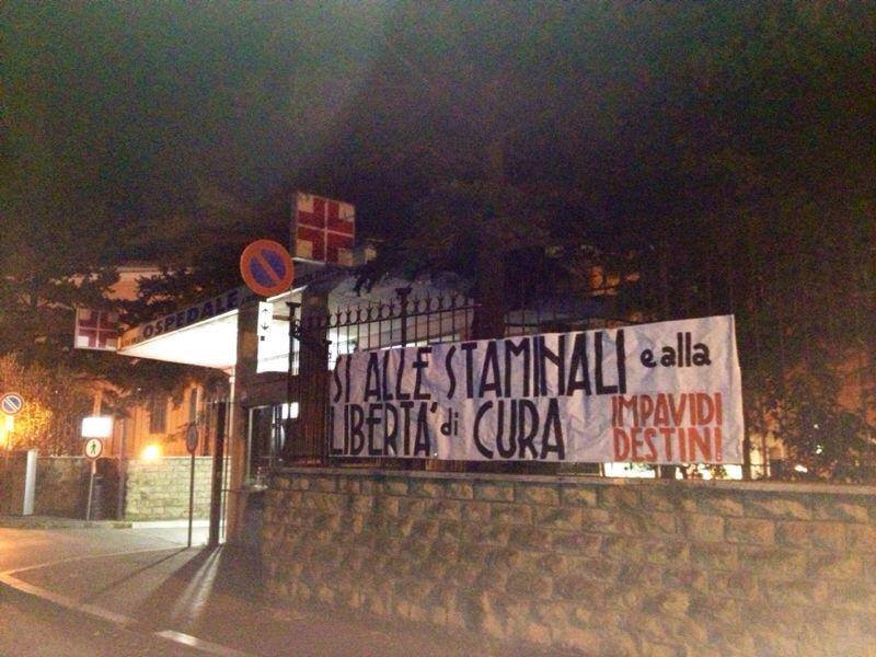 Ospedale di Tivoli: affisso uno striscione per la libertà di cura