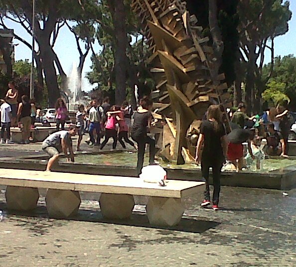 Baby spacciatori in piazza Garibaldi, spacciavano ecstasy agli studenti