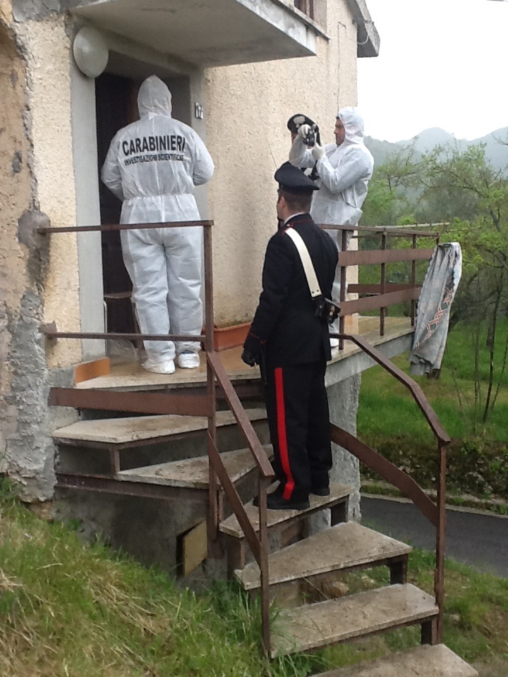 Mura la salma del padre per la sua pensione. Si indaga su ipotesi omicidio