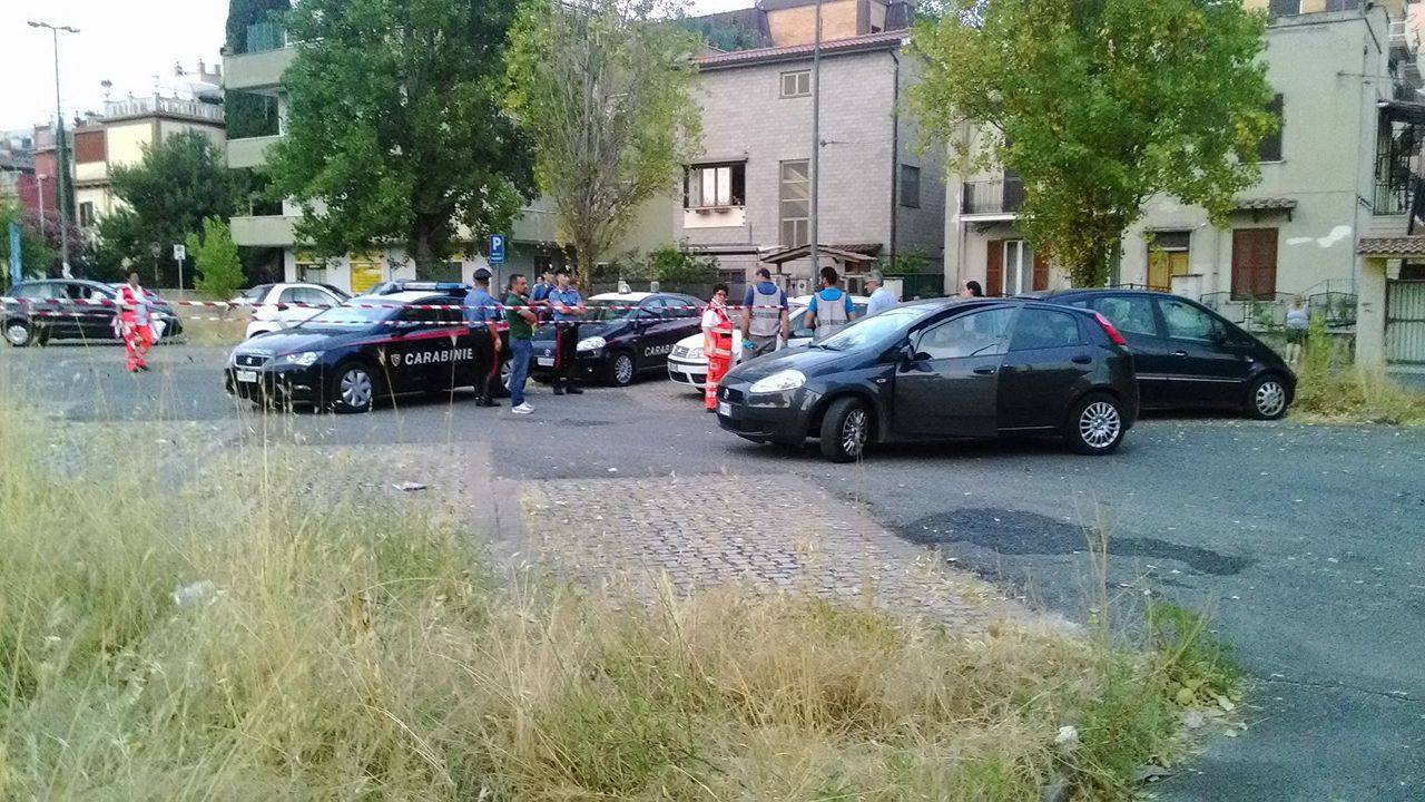 Suicidio a Tivoli Terme, uomo si spara in macchina