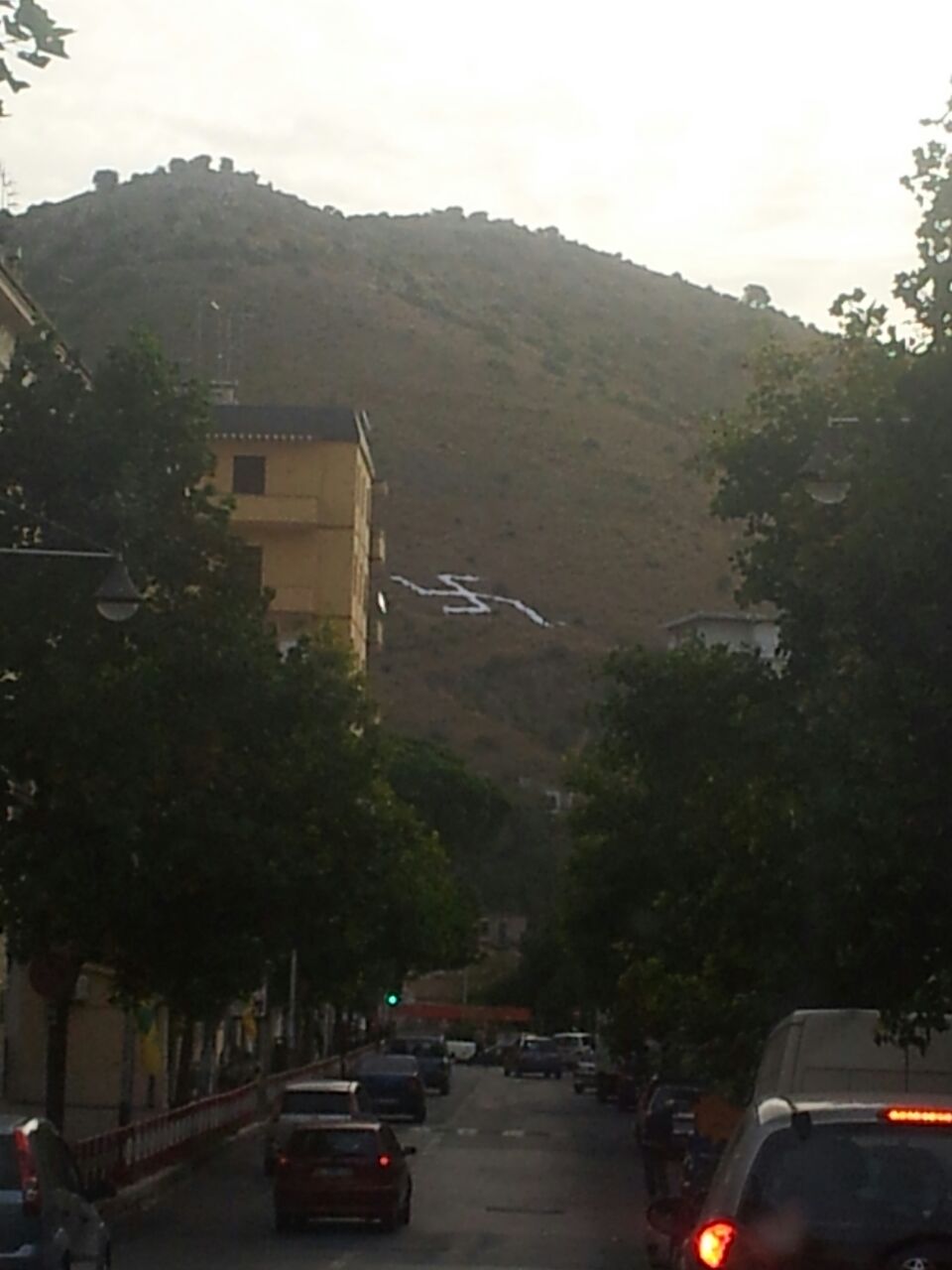 Il Pd presenta un Ordine del Giorno contro la svastica di Monte Catillo