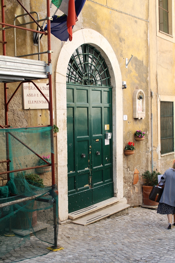 Tivoli, guerra tra scuole e comune: per portare i figli a scuola si paga