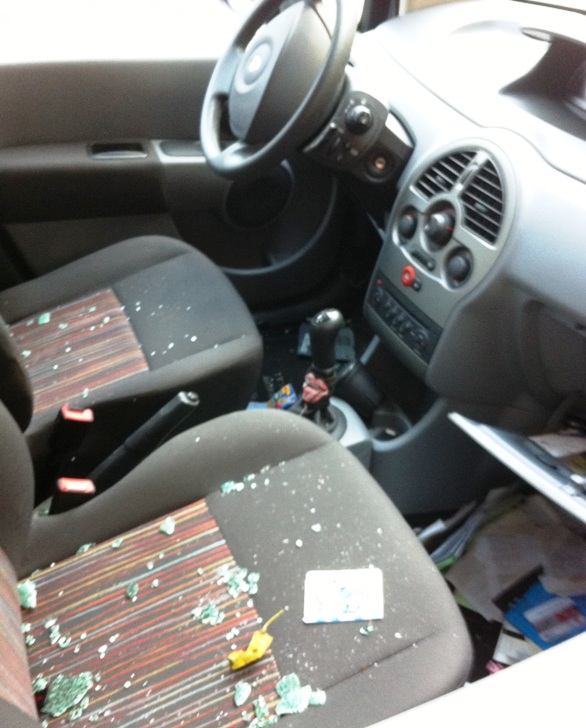 Vandali in via degli Stabilimenti, cronaca di un “raid annunciato”