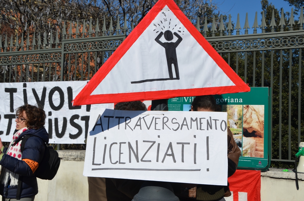 Villa Gregoriana, grande manifestazione contro i licenziamenti