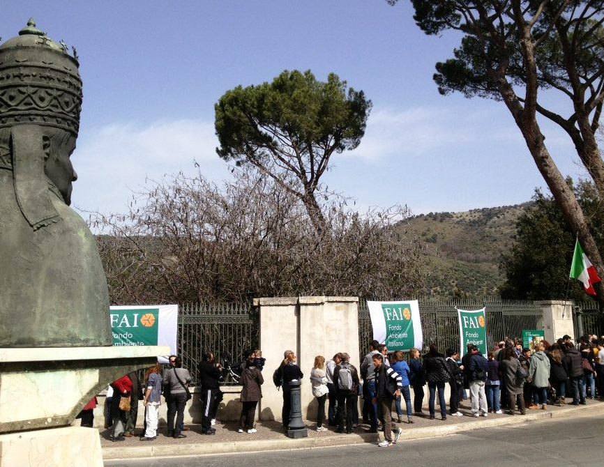 Villa Gregoriana, ancora un’invasione di turisti