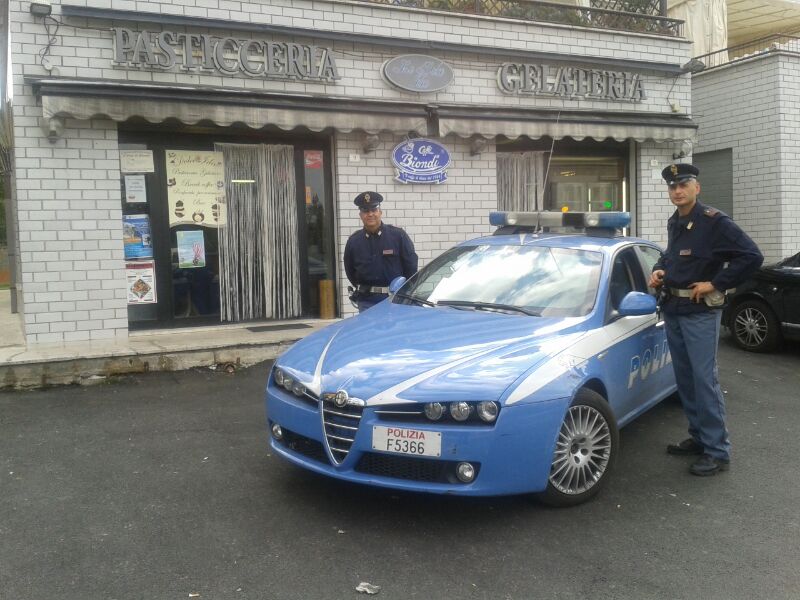 Villa Adriana: senza soldi, rapinano una pasticceria per pagarsi droga e pane