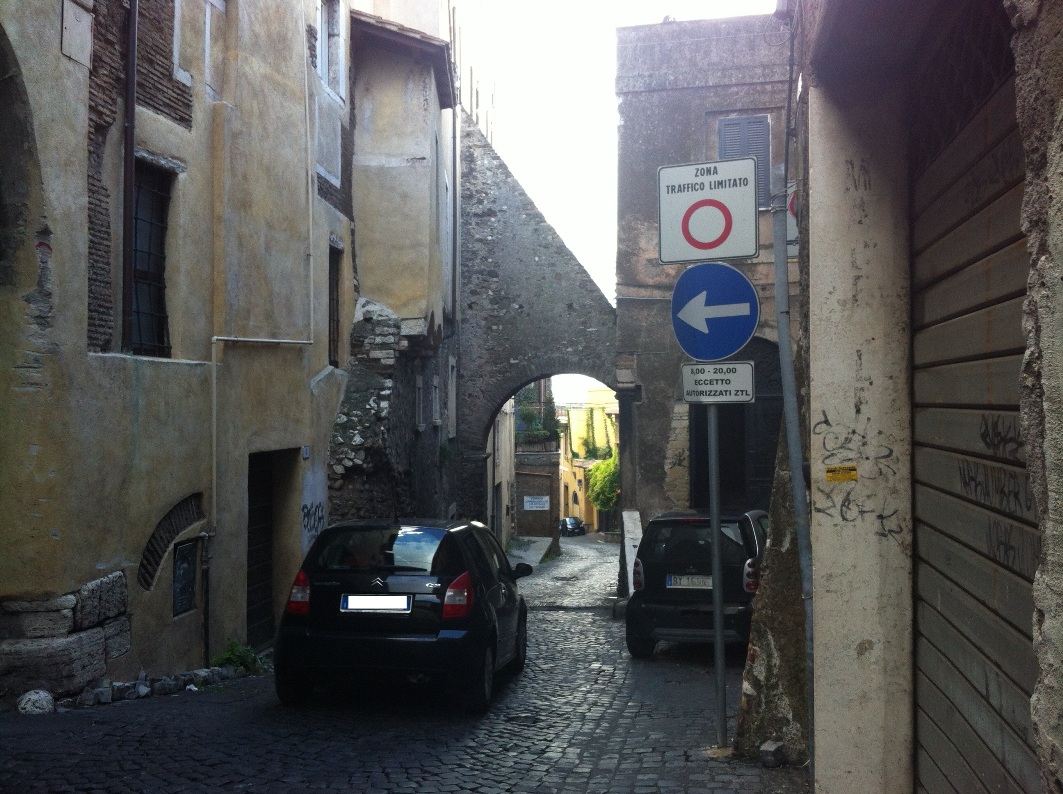 Caro ZTL, i cittadini dichiarano guerra agli aumenti dei permessi