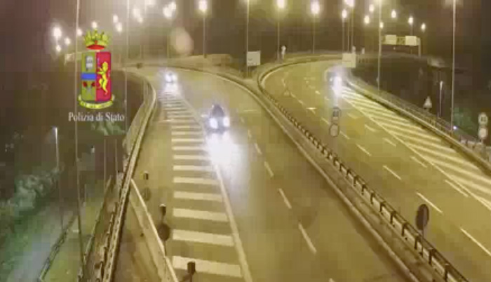 Imbocca contromano l’A24, la guidatrice era in stato d’ebrezza