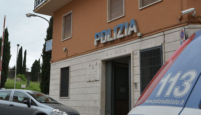 Maltrattamenti in famiglia a Guidonia, padre caccia la famiglia di casa