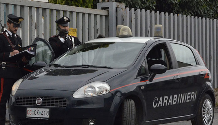 Villalba, pusher in manette. Nascondeva la droga anche nell’accappatoio