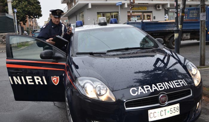 Bambina da sola sulla Tiburtina a Villalba, passanti chiamano il 112
