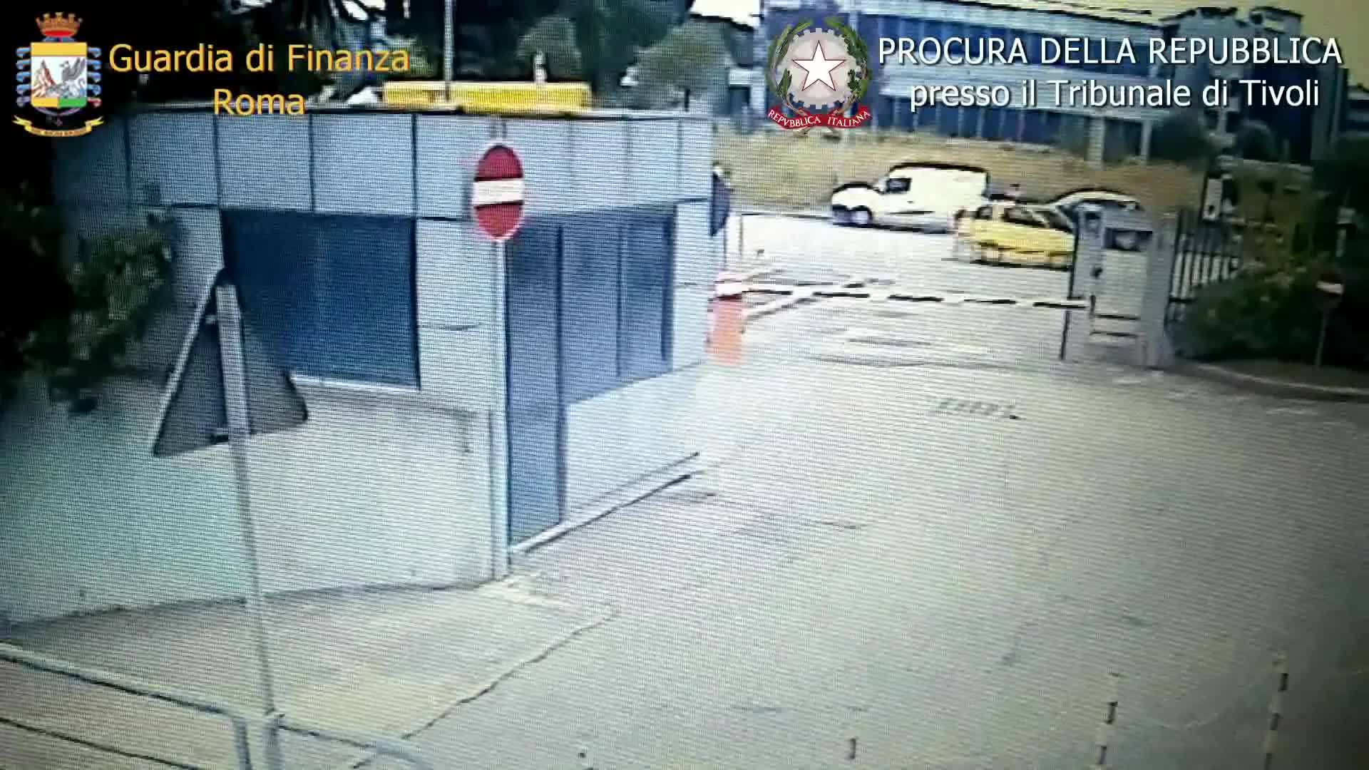 Arresti Guidonia – Operazione Ragnatela, i video degli scambi delle tangenti
