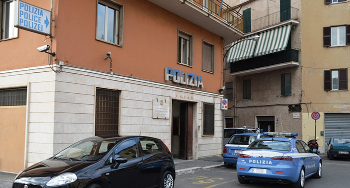 Spaccio vicino la scuola media Baccelli, la polizia sgomina un “triangolo” della droga. Tre arresti tra via dei Pini, via Acquaregna e viale Picchioni