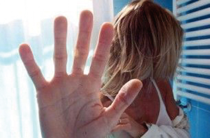 Maltrattamenti fisici e psicologici alla convivente. 31enne arrestato dalla Polizia di Stato