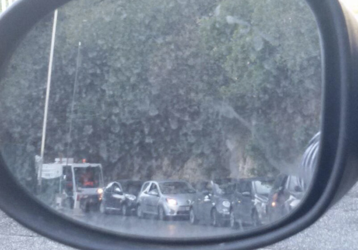 Code a Quintiliolo, una vettura fuori uso manda in tilt la strada nell’orario di punta