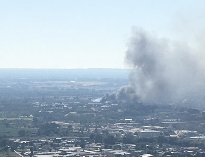 Incendio a Tivoli Terme, fiamme a Cesurni. Altissima colonna di fumo nero