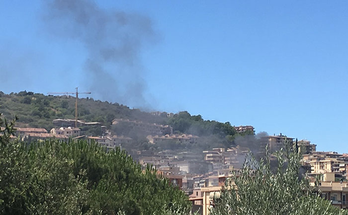 Incendio via Enrico Toti, paura sabato nel primo pomeriggio