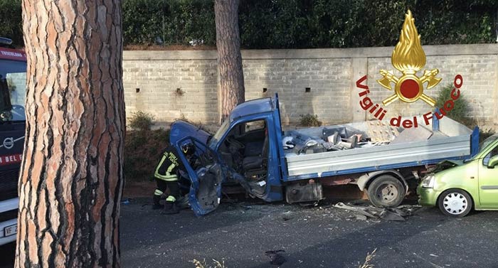Grave incidente sulla Palombarese, tre mezzi e due feriti gravi