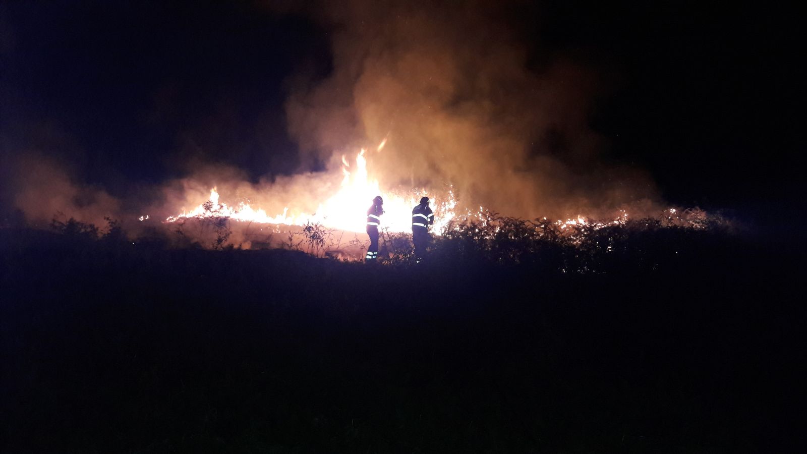 Incendio nella notte a Pomata, ci sono volute 4 ore di duro lavoro per spegnerlo