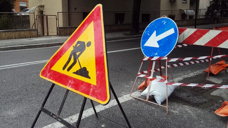 Senso unico alternato su via Tiburtina: DOMANI VENERDÌ 4 DALLE 6 ALLE 12 PER LAVORI