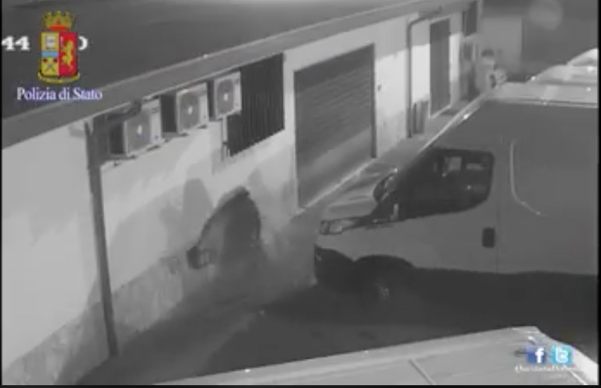 Guidonia: individuato dalla Polizia di Stato uomo che ha incendiato dei furgoni