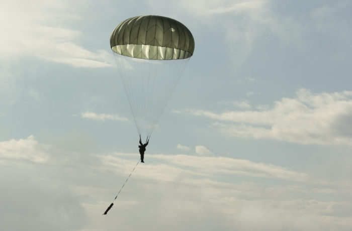 Incidente all’aeroporto di Guidonia Montecelio, paracadutista muore durante lancio