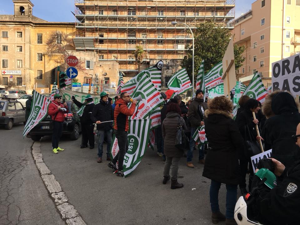 Saltano gli stipendi della cooperativa Assomed che lavora al Medicus