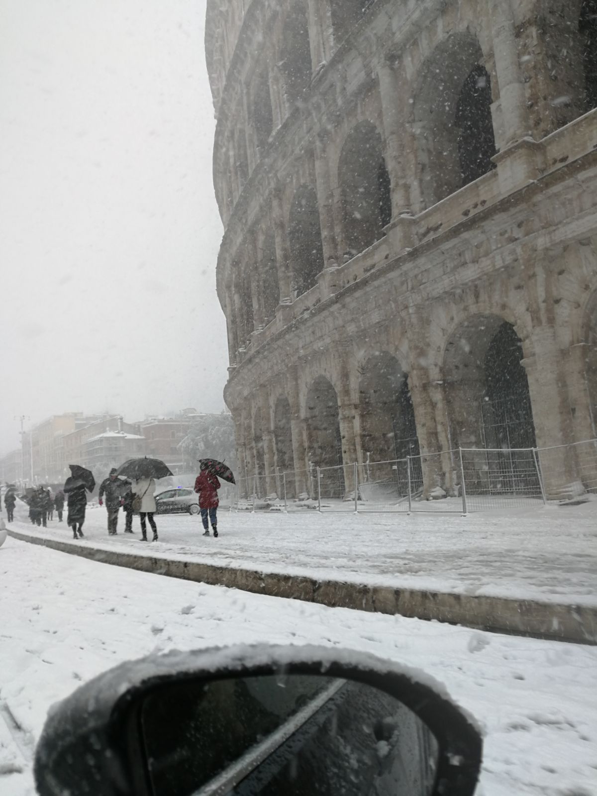 Neve a Roma – Il Colosseo innevato