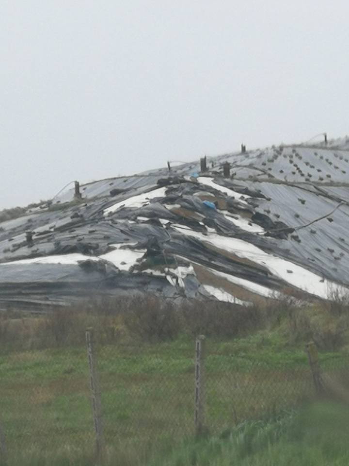Discarica Inviolata, i teli di protezione vanno “via col vento”: il Comune ne chiede il ripristino immediato