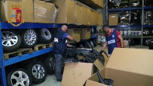 Pezzi di ricambio da auto rubate a Roma