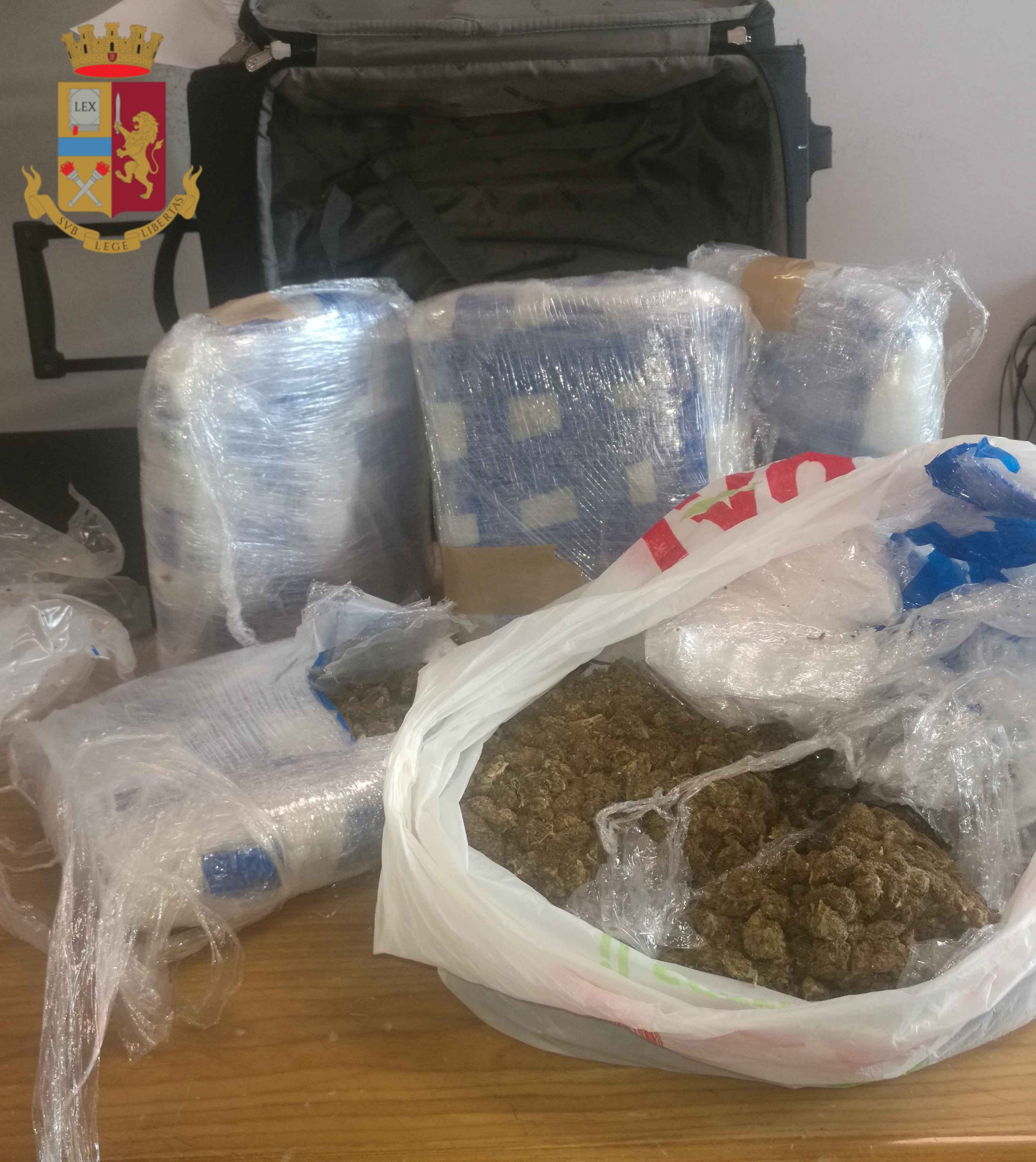 Corrieri della droga fermati dalla Polizia di Stato con 6 kg di marijuana a Castelverde