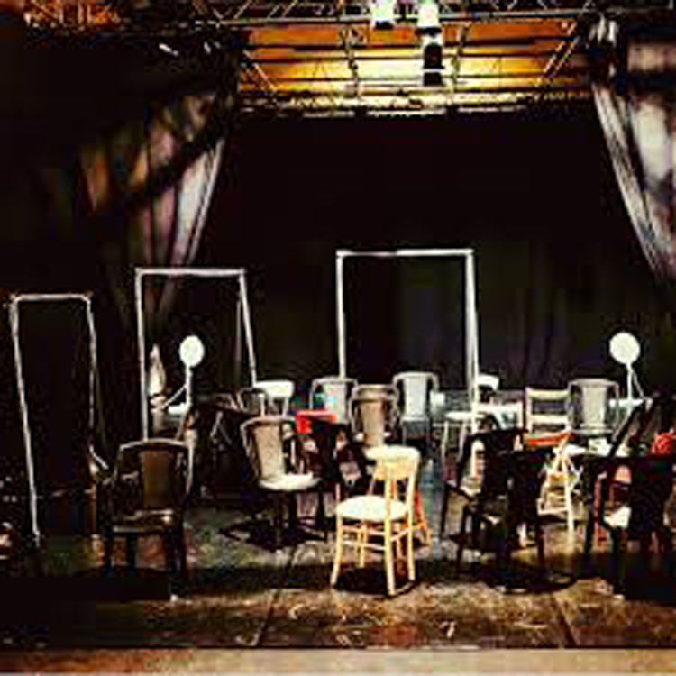 Arsoli, spettacolo con “Le sedie” di Eugène Ionesco